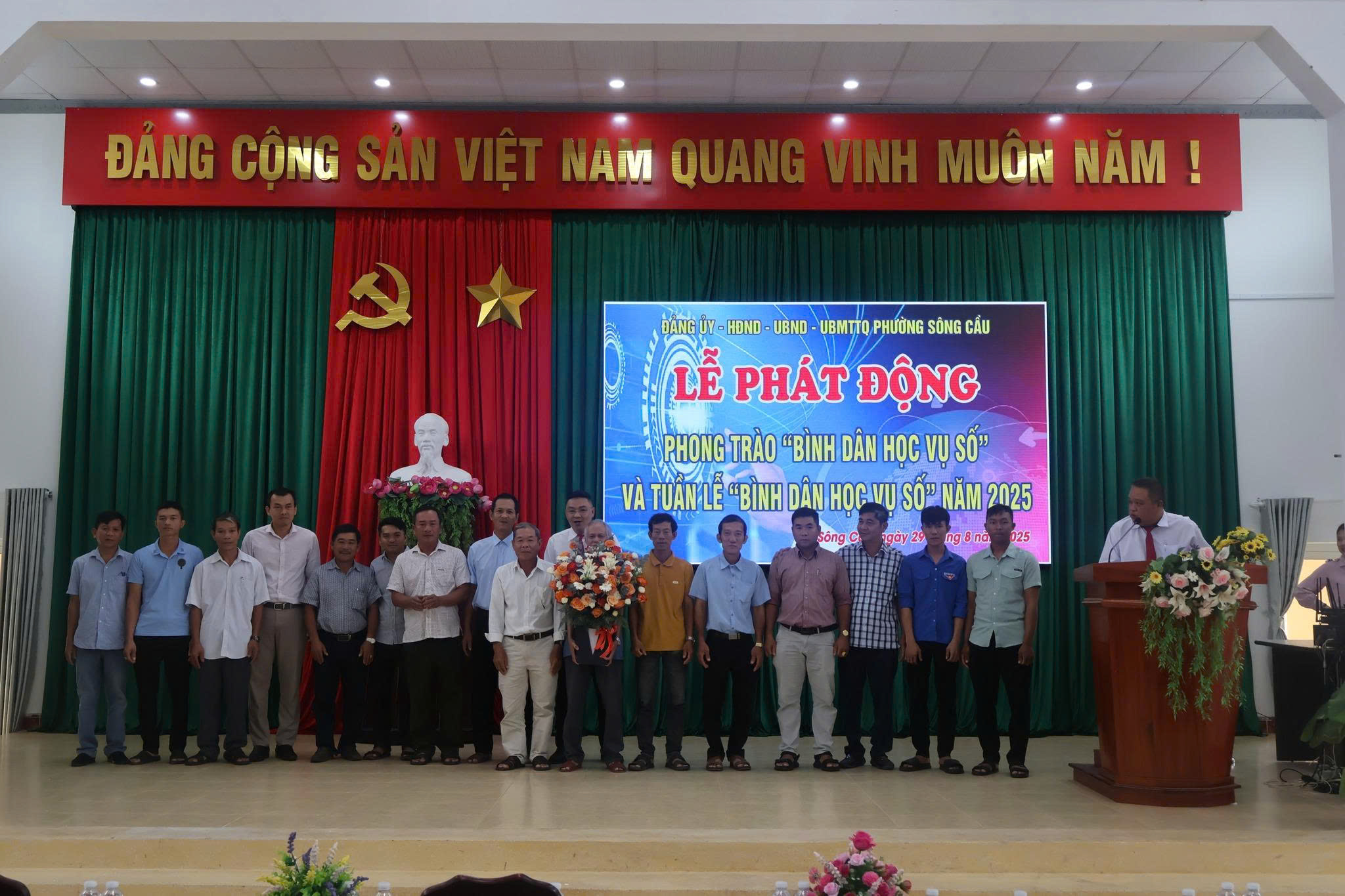 Phường Sông Cầu thực hiện tốt 100 ngày cao điểm thực hiện phong trào  “Bình dân học vụ số”