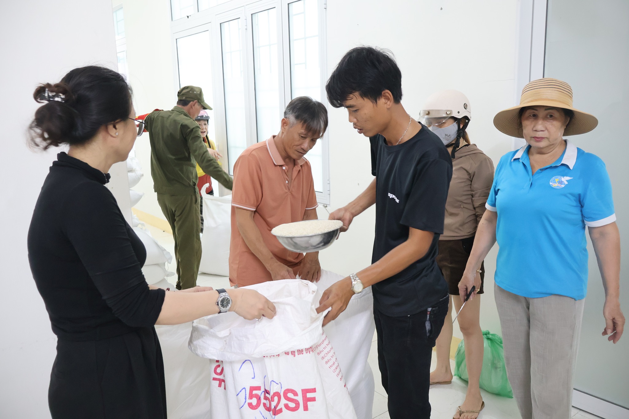 Phân bổ 2.000 tấn gạo dự trữ quốc gia hỗ trợ người dân bị ảnh hưởng bởi lũ lụt