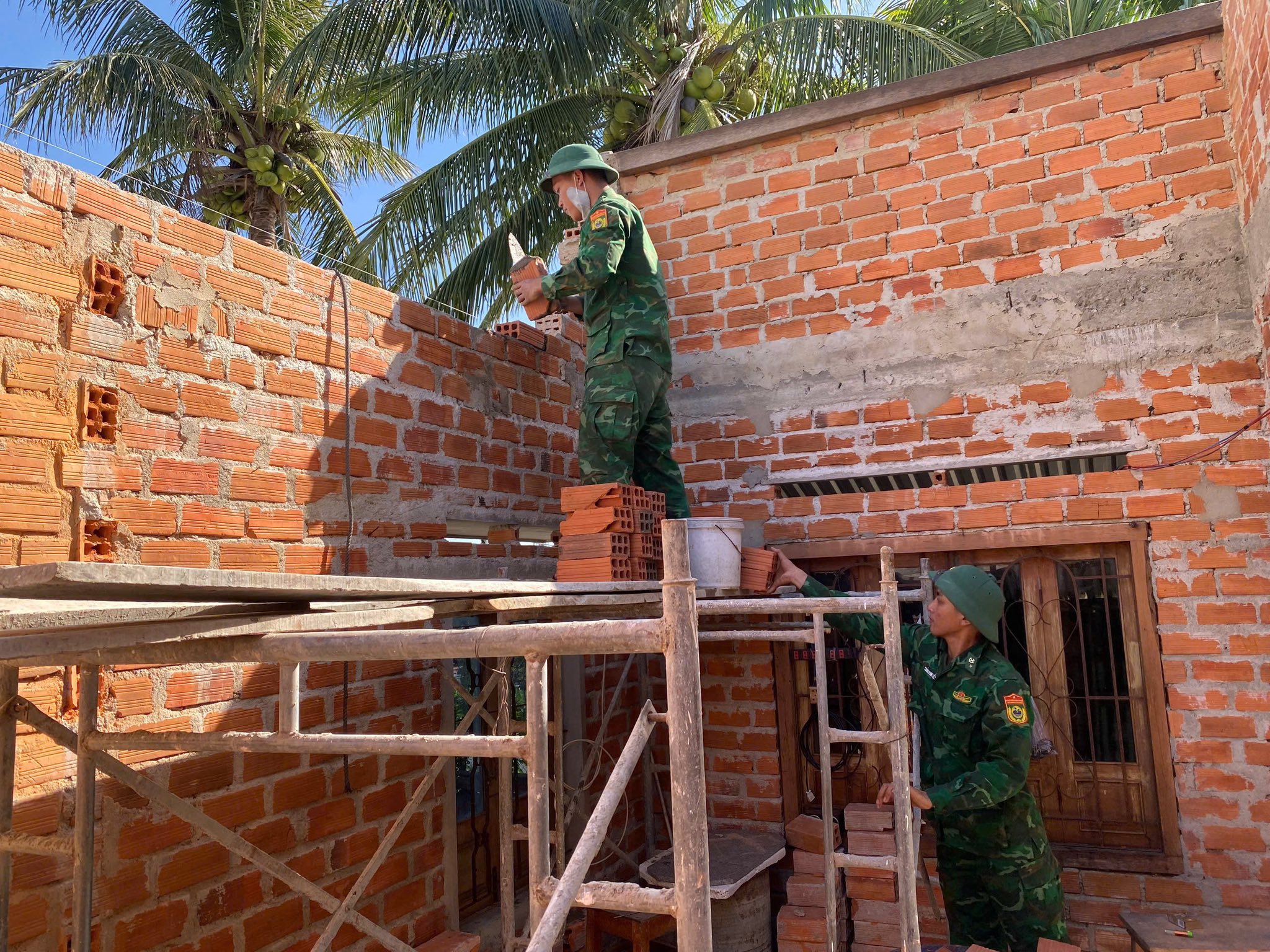 Hỗ trợ sửa chữa nhà ở cho gia đình có hoàn cảnh khó khăn