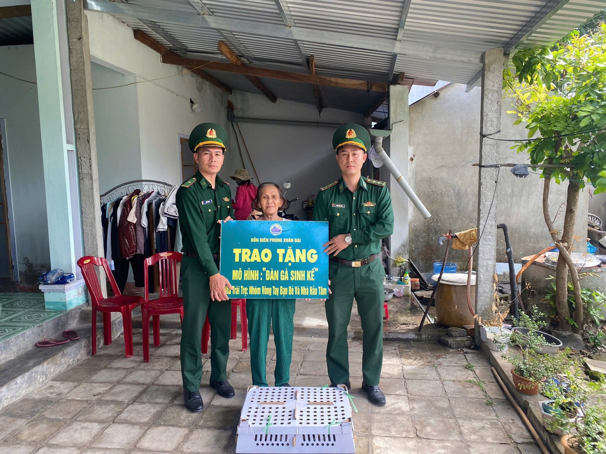 Đồn Biên phòng Xuân Đài trao tặng mô hình “Đàn gà sinh kế” trong Chương trình “Xuân Biên phòng ấm lòng dân bản” phường Sông Cầu năm 2026