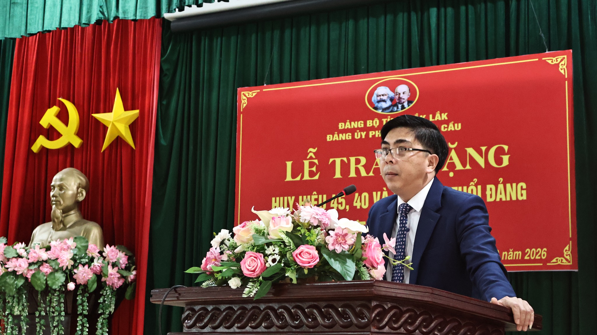 Trao tặng, truy tặng Huy hiệu Đảng đợt 3/2/2026 cho các đảng viên 45, 40, 30 tuổi Đảng