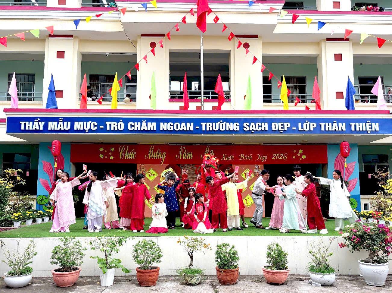 Trường Tiểu học Sông Cầu tổ chức hoạt động trải nghiệm mừng Xuân Bính Ngọ 2026