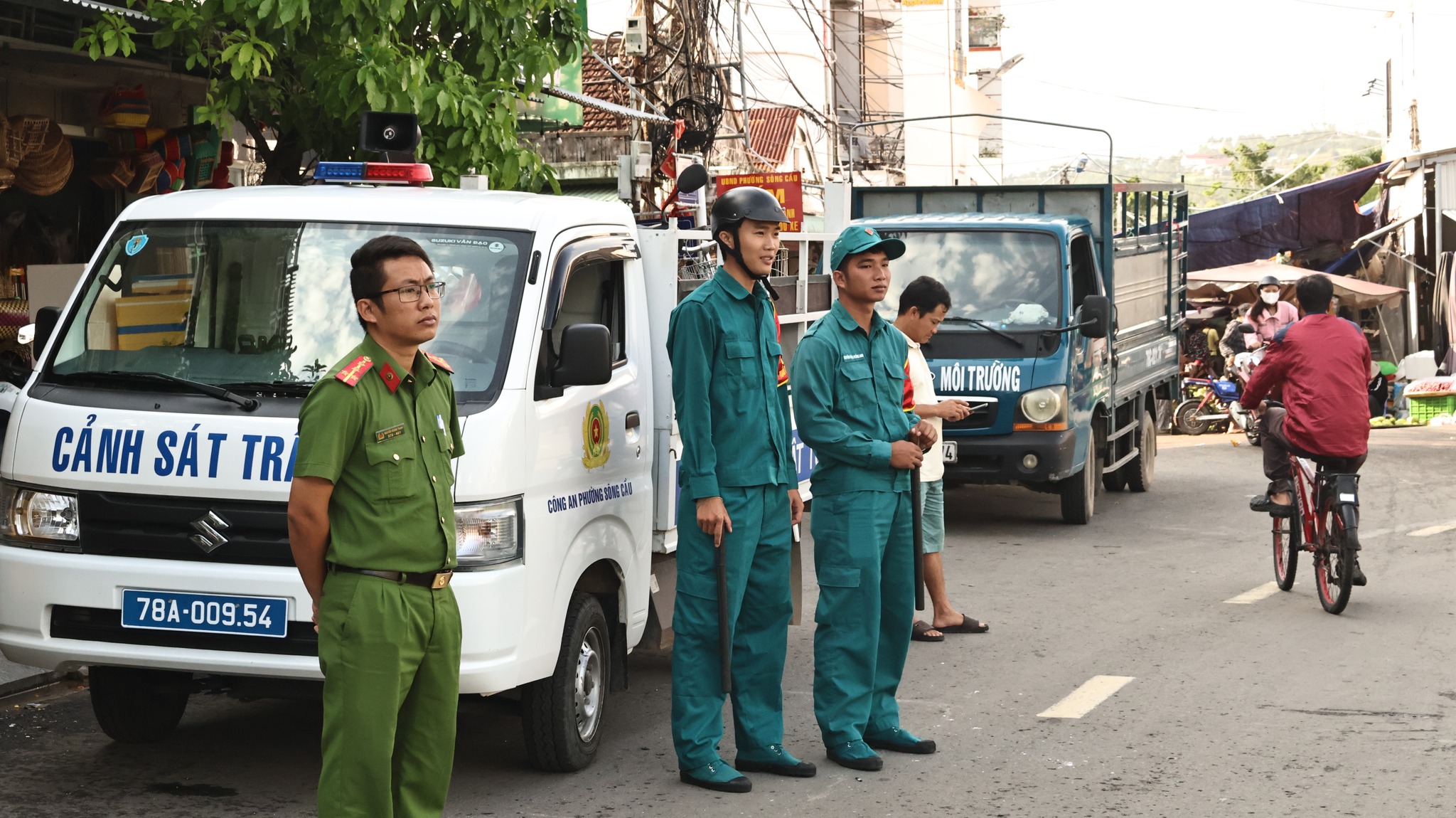 Kiểm tra, xử lý vi phạm trật tự đô thị, trật tự an toàn giao thông và vệ sinh môi trường trên địa bàn, hướng tới cuộc bầu cử đại biểu Quốc hội khóa XVI và đại biểu HĐND các cấp
