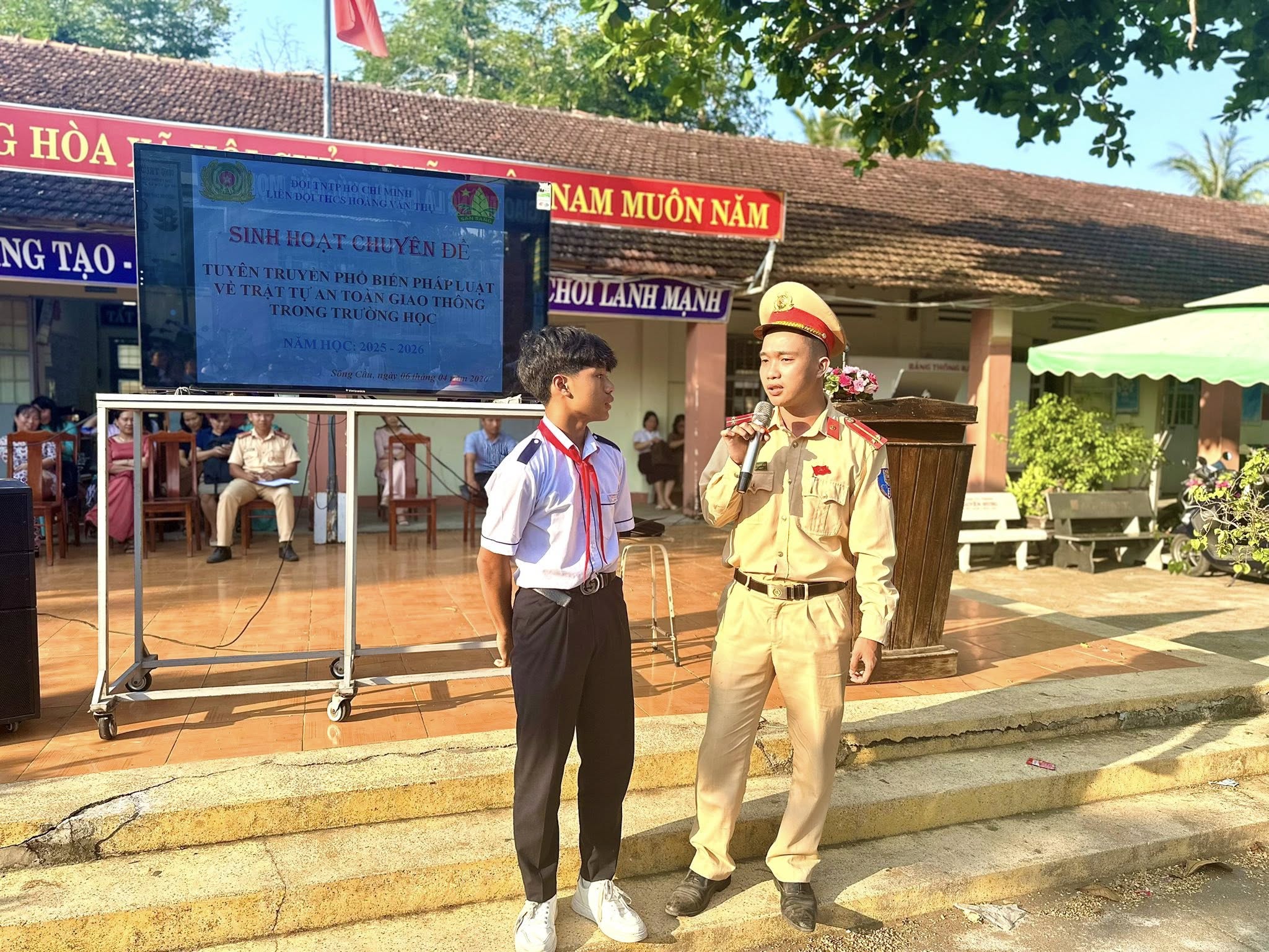 Tuyên truyền phổ biến pháp luật về trật tự an toàn giao thông trong trường học