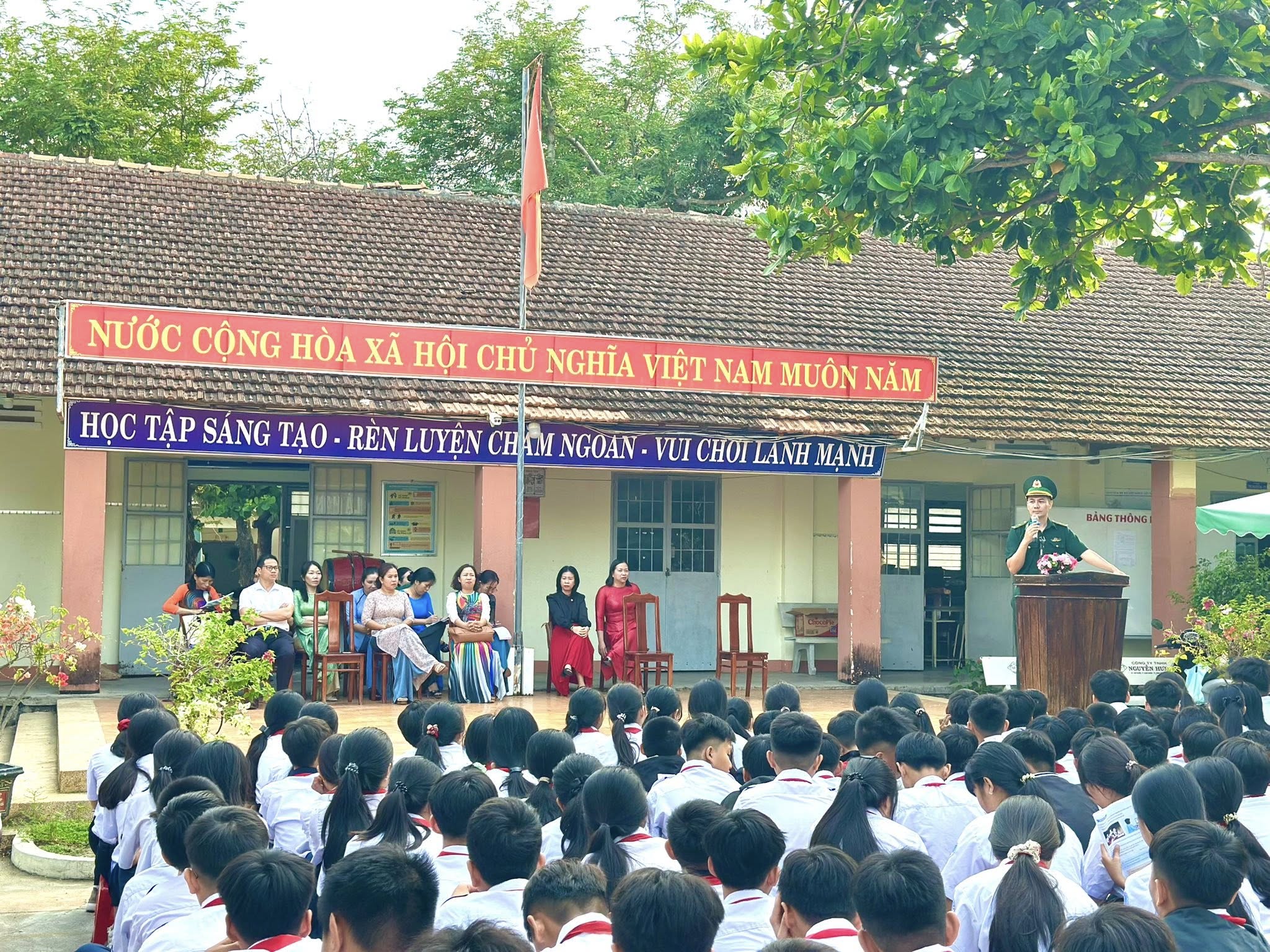 Đồn Biên Phòng Xuân Đài tổ chức mô hình "Tiết học biên giới, biển đảo" với chủ đề kỷ niệm 51 năm ngày giải phóng hoàn toàn miền Nam thống nhất đất nước