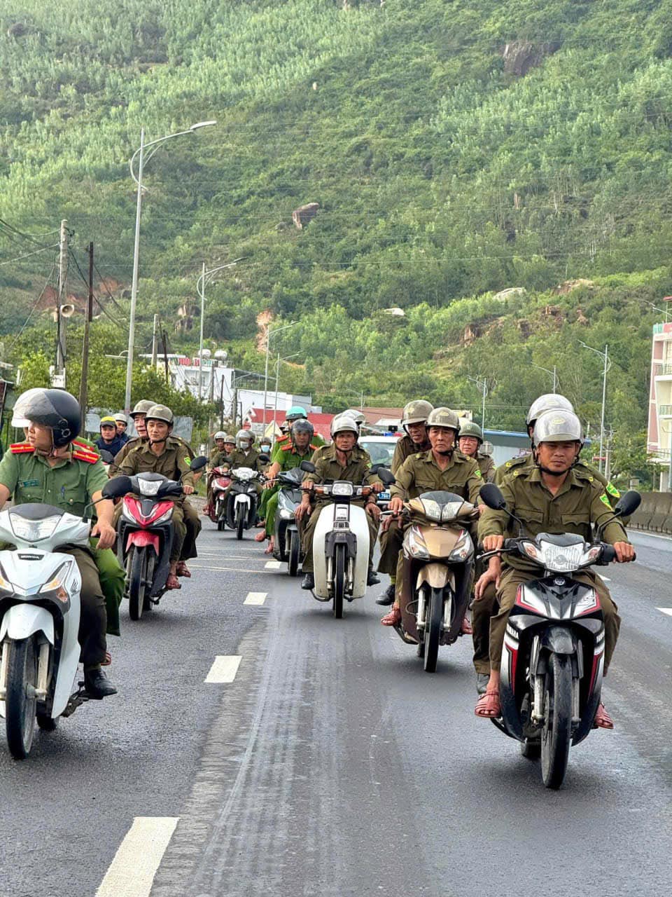 Công an phường Sông Cầu “xuyên lễ” tận tụy phục vụ nhân dân