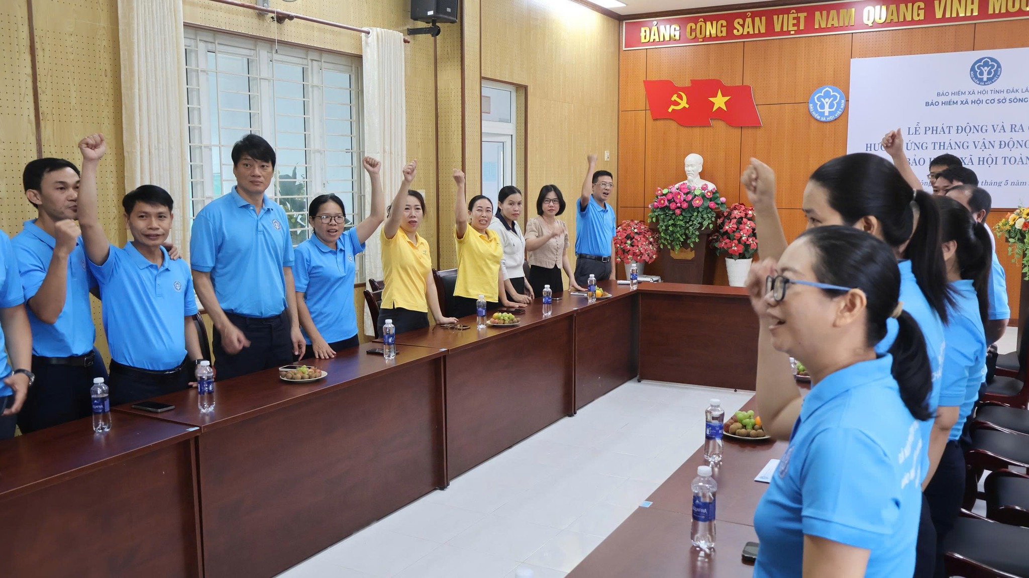 Phát động và ra quân hưởng ứng Tháng vận động, triển khai BHXH toàn dân với chủ đề “BHXH - điểm tựa an sinh trọn đời”