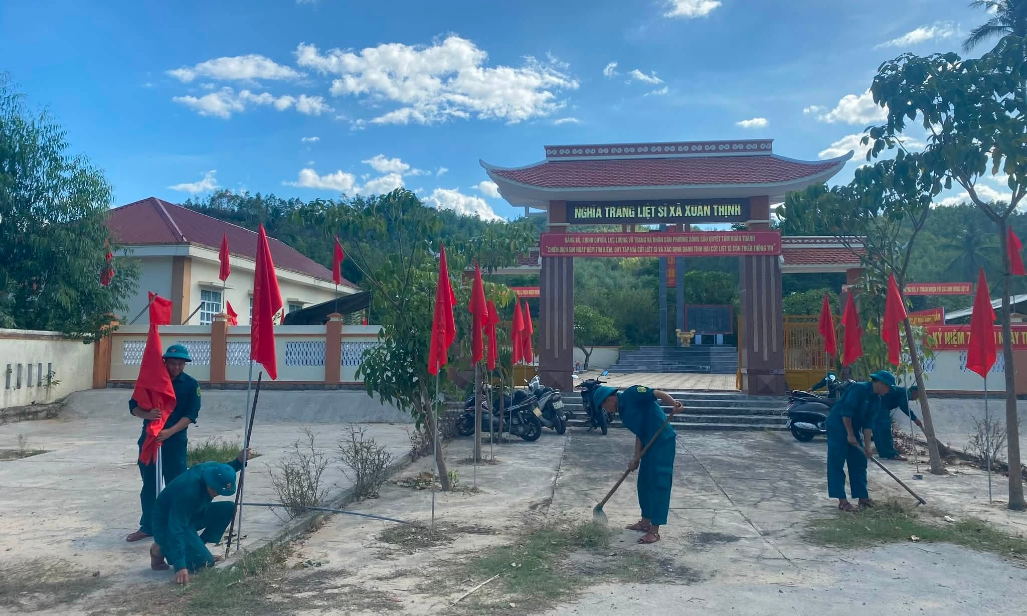 Ban CHQS phường Sông Cầu đang tích cực phối hợp với các cơ quan, đơn vị liên quan triển khai công tác chuẩn bị lấy mẫu hài cốt liệt sĩ tại Nghĩa trang liệt sĩ Xuân Thịnh
