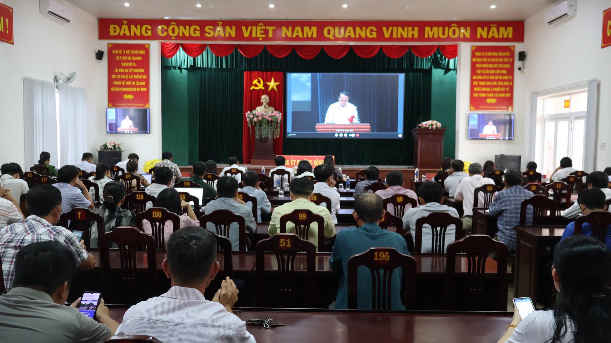 Phát động Kế hoạch hành động 100 ngày tập trung tháo gỡ điểm nghẽn và nâng cao hiệu quả chuyển đổi số