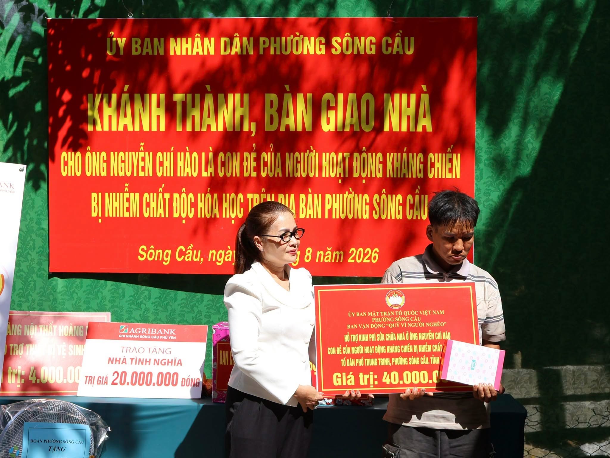 Khánh thành, bàn giao nhà ở cho gia đình con đẻ của người hoạt động kháng chiến bị nhiễm chất độc hóa học