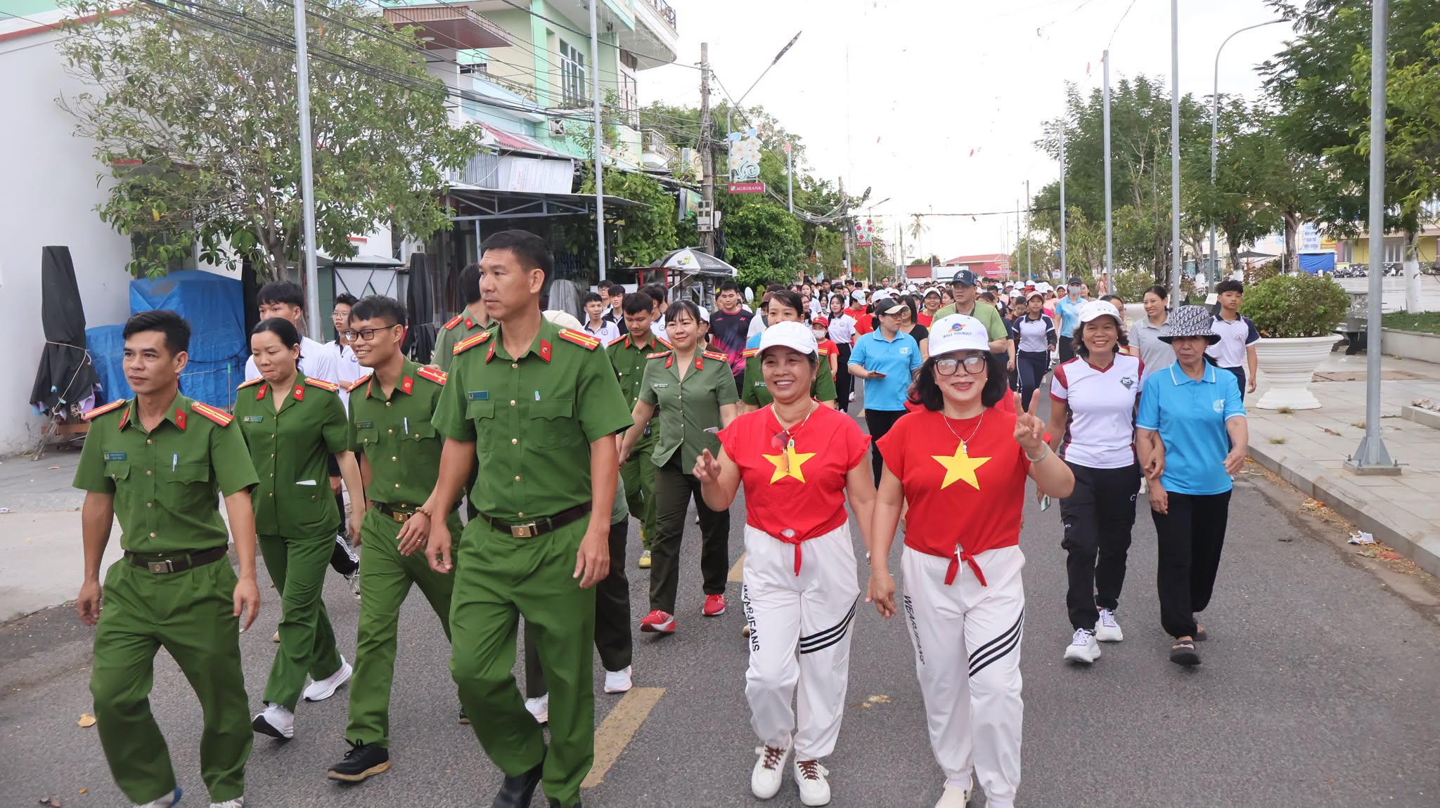 Sông Cầu hưởng ứng Lễ phát động Chương trình đi bộ toàn quốc "Cùng Việt Nam tiến bước năm 2026"